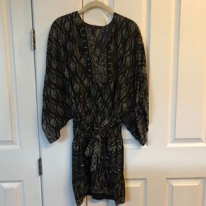 NEVER WORN BCBG FLOWY SLEEVE PRINT DRESS L